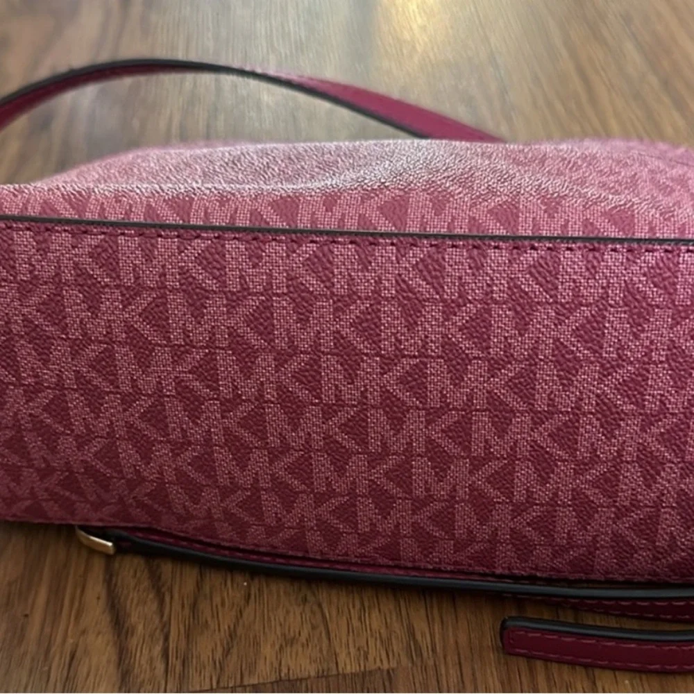Michael Kors  Crossbody Bag with Gold Chain